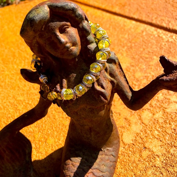 Crystal woven bracelet with tiny strong magnets. - Picture 3 of 7